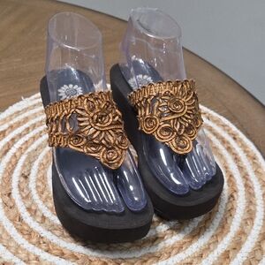 Yellow Box Ornate Floal Wedge, Size 6